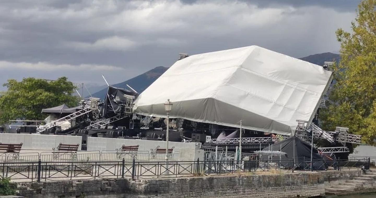 Ιωάννινα: Ματαίωση της συναυλίας με Άννα Βίσση και Αντώνη Ρέμο - Κατέρρευσε από τον άνεμο η σκηνή - Δείτε βίντεο