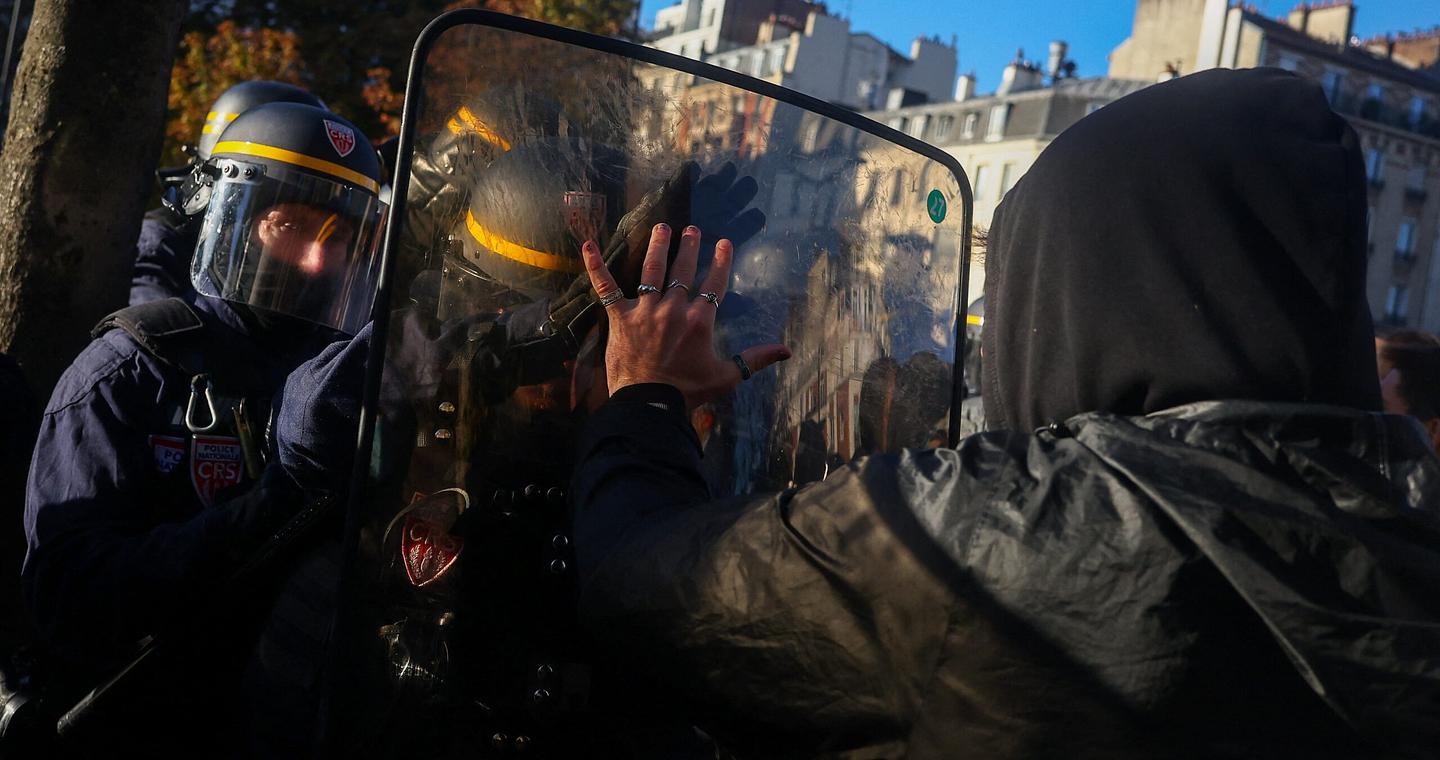Γαλλία: Τι πυροδότησε τις μαθητικές διαδηλώσεις που συγκλονίζουν τη χώρα