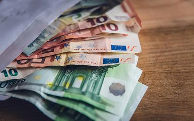 Νέος νόμος για ίση αμοιβή: Τι αλλάζει από 1 Νοεμβρίου για εργαζόμενους και επιχειρήσεις