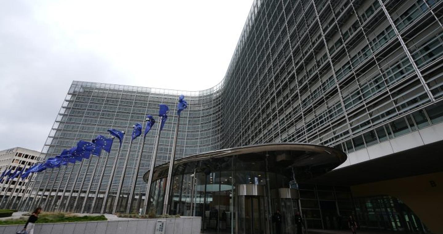 Κομισιόν μετά τη συμφωνία Τραμπ–Πούτιν για το ντίζελ: Η Ευρώπη δεν θέλει να χρηματοδοτεί τον πόλεμο της Ρωσίας