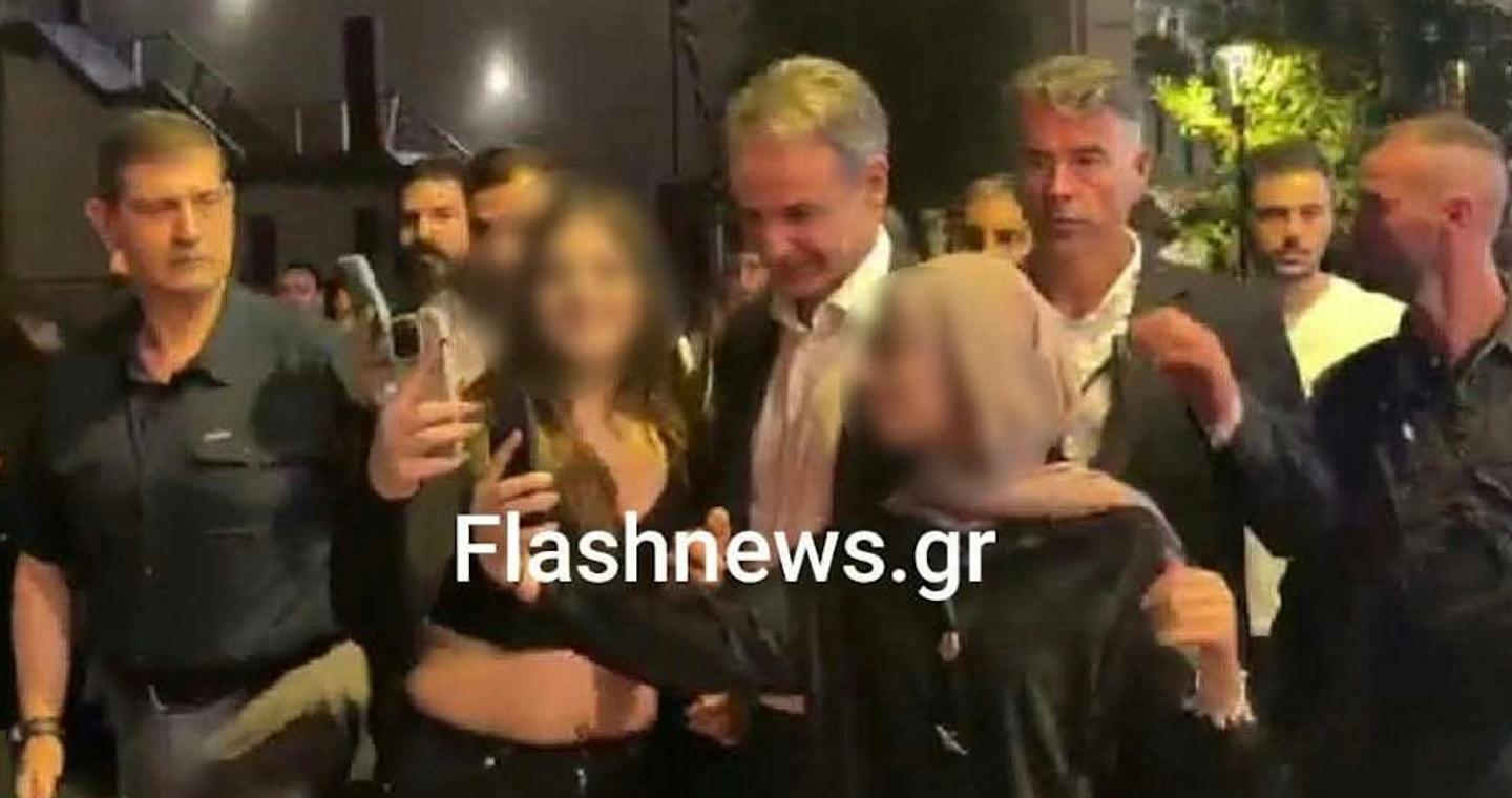 Χαμός στα Χανιά από νέους και νέες για μια selfie με τον Κυριάκο Μητσοτάκη -Δείτε βίντεο και φωτογραφίες