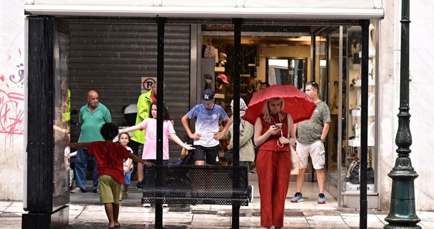 Καιρός: Κακοκαιρία με βροχές και καταιγίδες στα δυτικά – Μικρή πτώση θερμοκρασίας