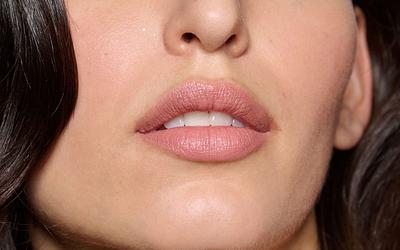 Το Pillow Talk της Charlotte Tilbury: Ένα κραγιόν φαινόμενο!