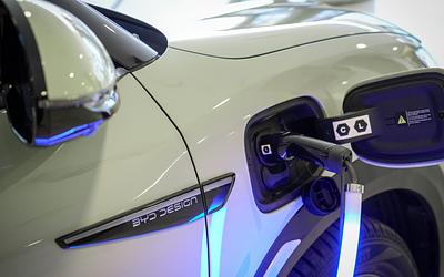 Συμφωνία ΕΕ-Κίνας: Το 50% στα υβριδικά και η δασμολογική ρήξη