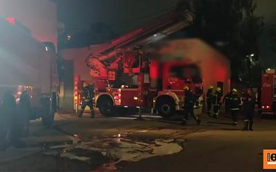 Πυρκαγιά στον Ελαιώνα: 18 πυροσβέστες εναντίον φλόγας σε υφαντουργείο