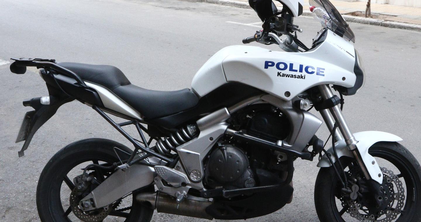 Επίθεση με μαχαίρι στην Ελευσίνα: Παραδόθηκε ο 22χρονος κατηγορούμενος