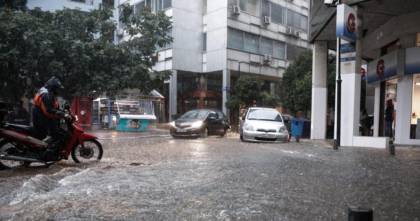 Καιρός: Διαδοχικά κύματα κακοκαιρίας φέρνουν ισχυρές καταιγίδες και κρύο - Χιόνια στα ορεινά από την Τρίτη