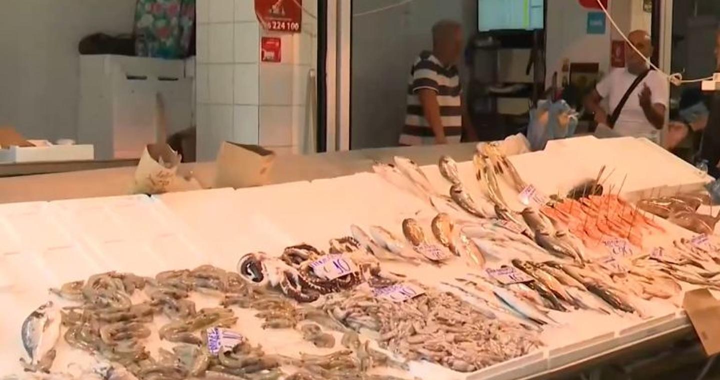 Ομαλοποιείται η αγορά των ψαριών – Αναστέλλουν τις κινητοποιήσεις τους οι αλιείς