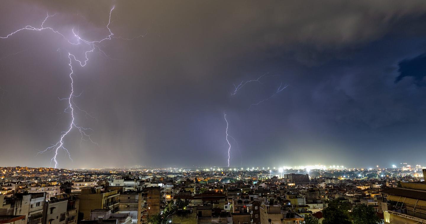 Κακοκαιρία: Κλειστά σχολεία την Τετάρτη – Ποιες περιοχές θα επηρεάσουν οι βροχές και οι καταιγίδες