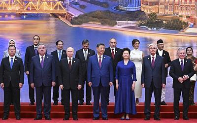 Πούτιν στην Κίνα: Ανατροπή σκηνικού στην παγκόσμια σκακιέρα;