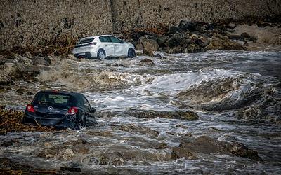 Κακοκαιρία χτύπησε Ελλάδα: νεκρός στη Ρόδο, πλημμυρές σε Εύβοια και Σποράδες