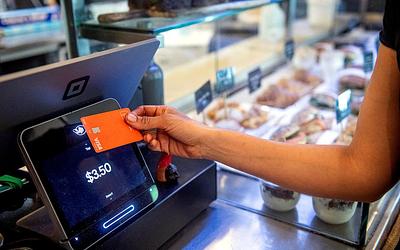 Τράπεζες παγκοσμίως σπεύδουν να χτίσουν άμυνες εναντίον AI agent επιθέσεων