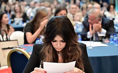 Αποκαλύπτεται το παρασκήνιο: Πώς ο Τραμπ έσπαξε τη Γκιλφόιλ