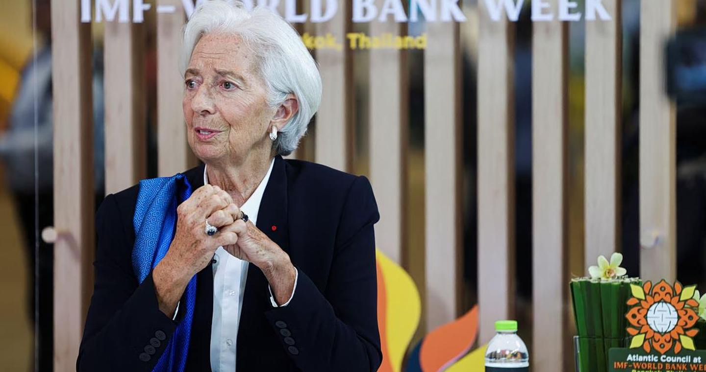 Λαγκάρντ: Η λύση βρίσκεται εντός της Γαλλίας, λέει για το χρέος