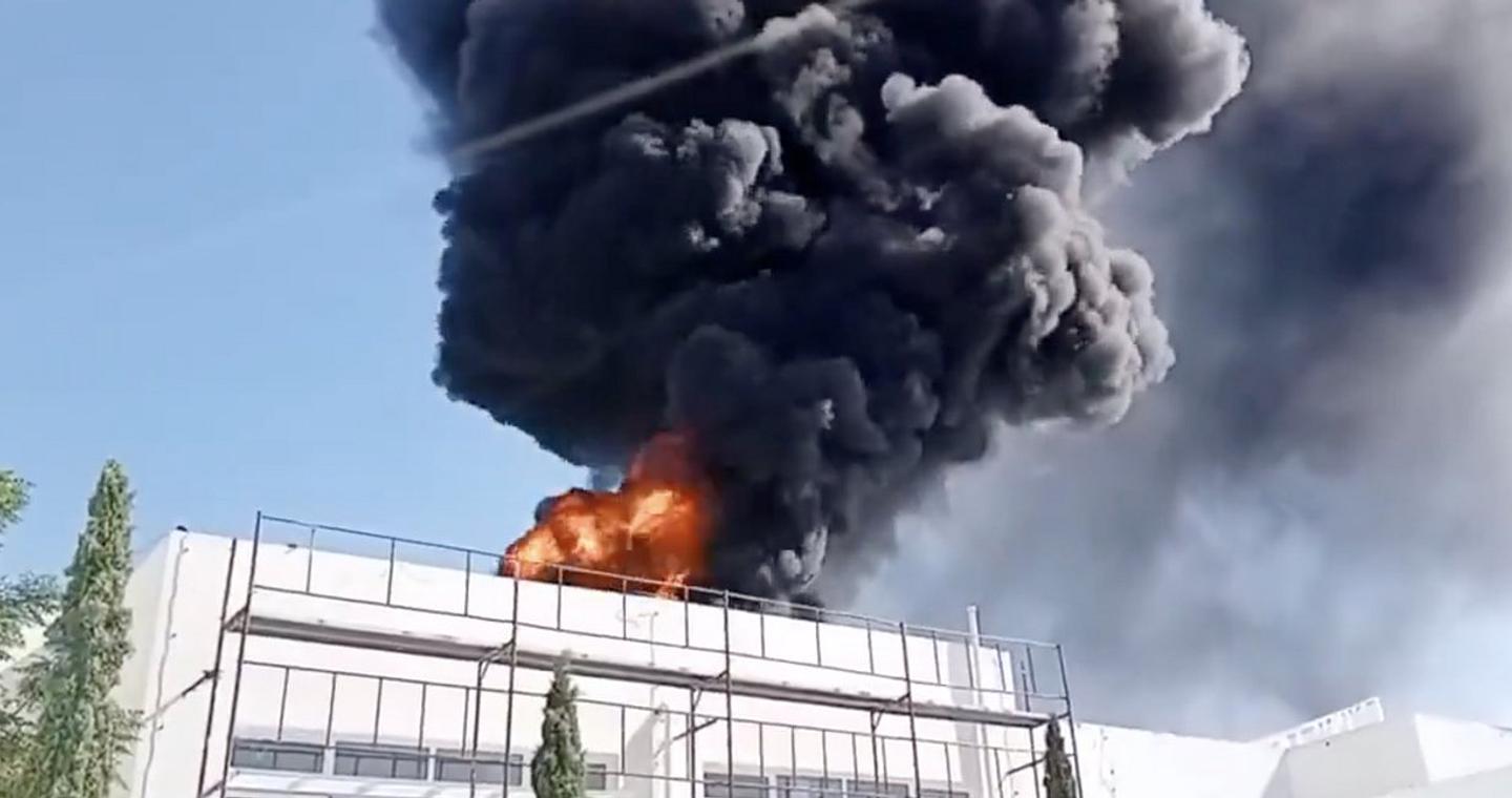 Φωτιά στο Μουσικό Σχολείο Παλλήνης -Στο σημείο 30 πυροσβέστες