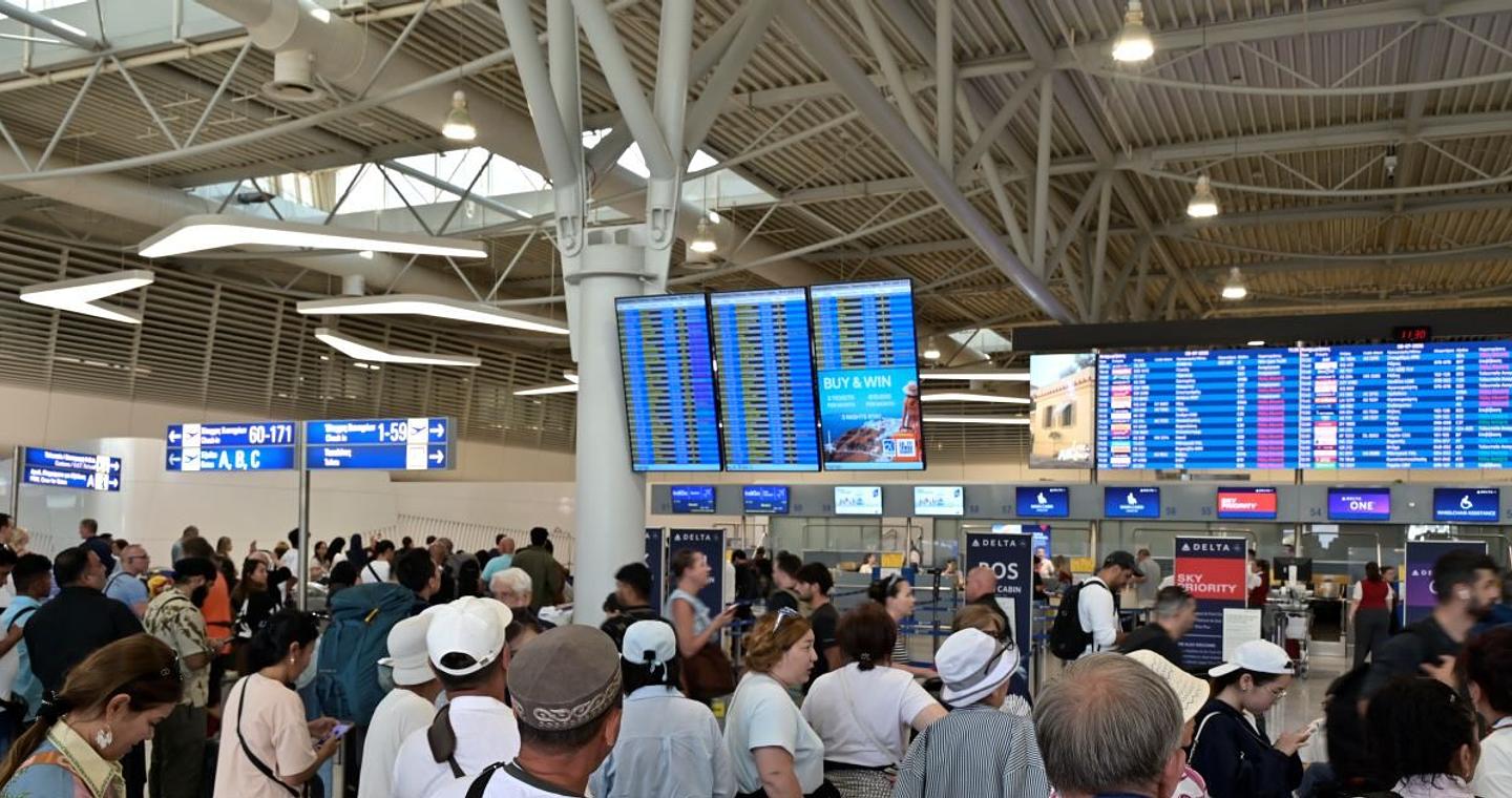 Καθυστερήσεις και ακυρώσεις πτήσεων και στο «Ελ. Βενιζέλος» λόγω του χάους στα αεροδρόμια της Ιταλίας – Παρακάμπτουν τον ιταλικό εναέριο χώρο αεροσκάφη από την Ελλάδα