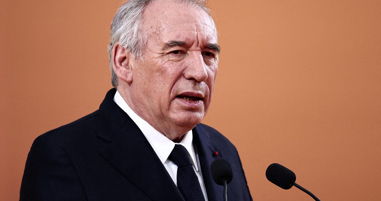Ο Μπαϊρού ξεκινά συνομιλίες με την αντιπολίτευση για να αποτρέψει κατάρρευση της κυβέρνησης