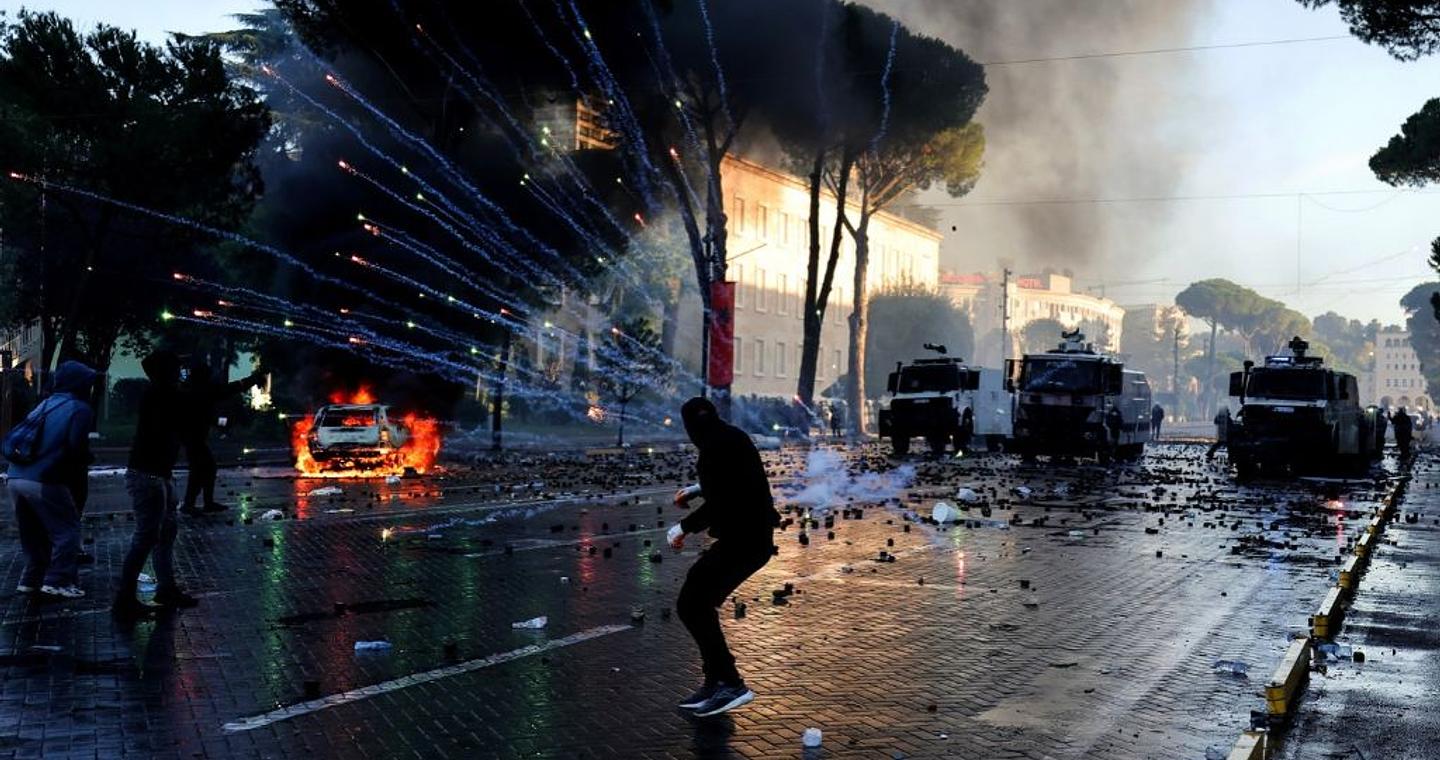 Η Ευρώπη φλέγεται για ενοίκια και ακρίβεια: «Κύμα» διαδηλώσεων σε Γαλλία, Αλβανία, Ιταλία, Βέλγιο και Πορτογαλία