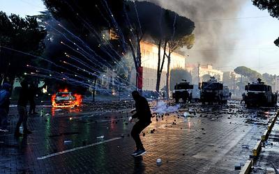 Νέοι ανατρέπουν την Ευρώπη: Διαμαρτυρίες για ακρίβεια, στέγη και εκπαίδευση