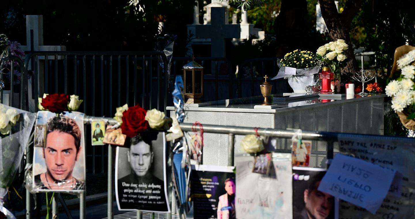 Μνημόσυνο Γιώργου Μαζωνάκη: Οι εκτιμήσεις της αστυνομίας για 5.000 άτομα και η απουσία φωτογραφίας από τον τάφο