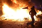 Μακρόν μιλάει στη Γαλλία μετά τη νύχτα της βίας — 500.000+ στους δρόμους