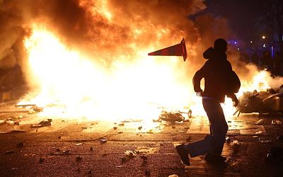 Μακρόν μιλάει στη Γαλλία μετά τη νύχτα της βίας — 500.000+ στους δρόμους