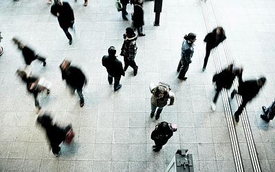 Ελλάδα: Επενδυτές βλέπουν φως αλλά φοβούνται τον ορίζοντα