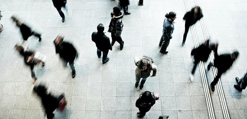 Ελλάδα: Επενδυτές βλέπουν φως αλλά φοβούνται τον ορίζοντα