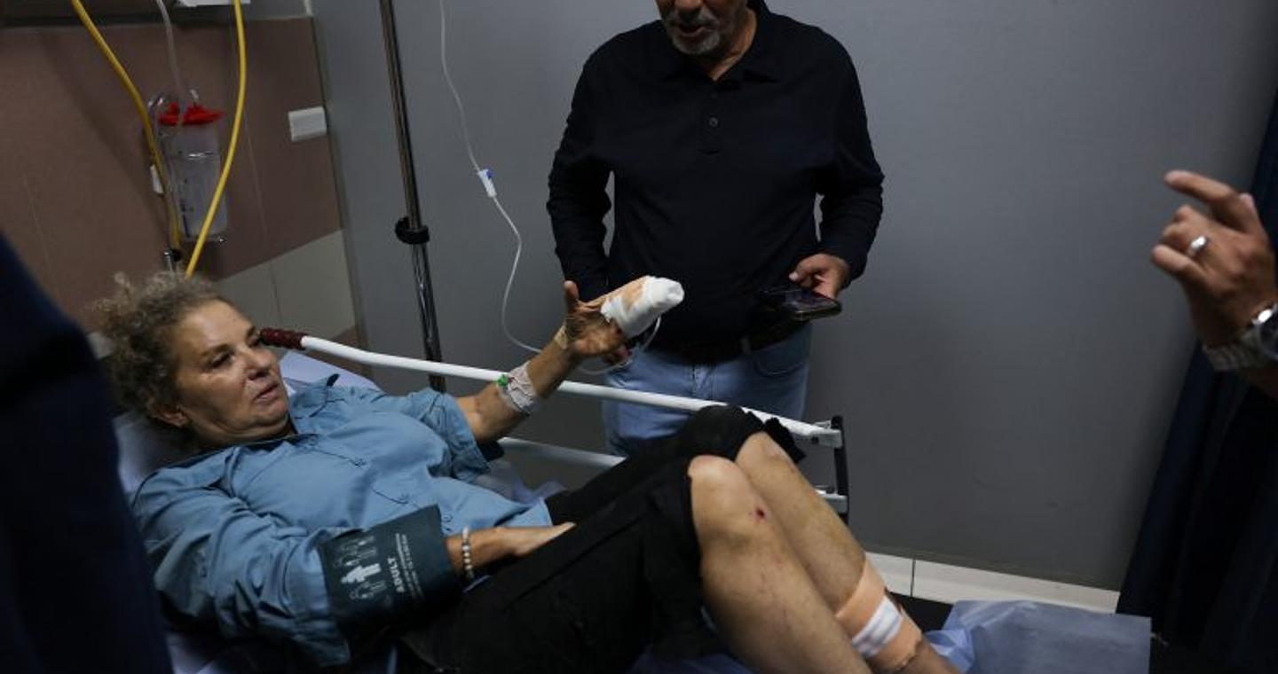 Δυτική Όχθη: Άγρια επίθεση εποίκων σε Αμερικανίδα δημοσιογράφο – «Αφήστε με να πεθάνω»