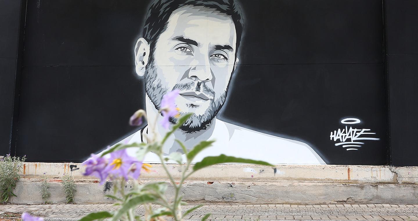 Χωρίς τέλος το θρίλερ με τον θάνατο του Γιώργου Μαζωνάκη: Το «κοκτέιλ» ουσιών και οι μαργαρίτες που θα κρατούν όσοι πάνε στο μνημόσυνο