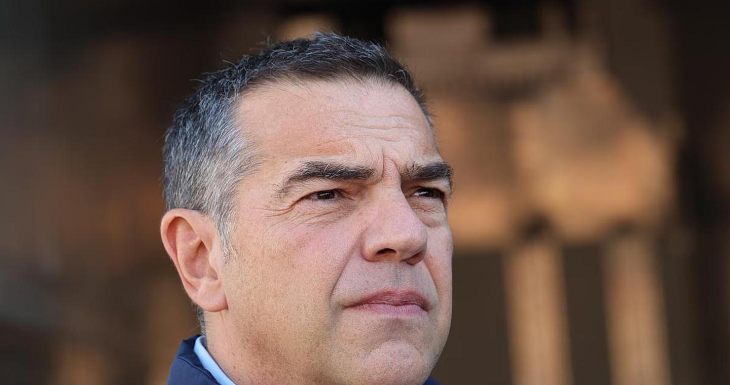 Τσίπρας: Πιάνει το γαλλικό… κλειδί για επαφή με τη νεολαία – Περιοδεία στη Θεσσαλία, αρχίζουν οι παραιτήσεις των 13 ανεξάρτητων βουλευτών