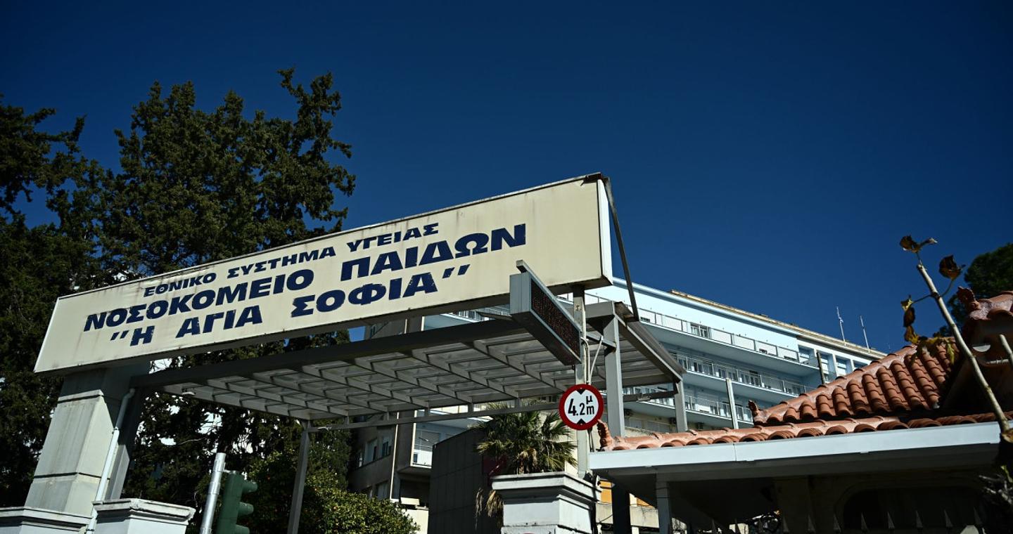 Με κρανιοεγκεφαλικές κακώσεις 14χρονος που δέχτηκε επίθεση από συνομήλικό του έξω από σχολείο στον Πειραιά