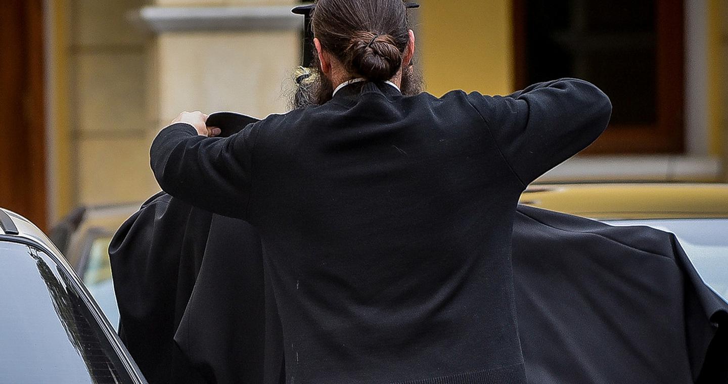 Πήγαινε στο Άγιο Όρος και συνελήφθη για οδήγηση χωρίς δίπλωμα: Τελικά ήταν ρασοφορεμένος Ρουμάνος με ευρωπαϊκό ένταλμα