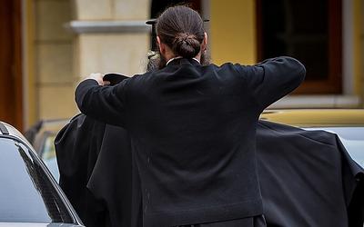 Ρουμάνος ρασοφόρος συνελήφθη στην Ουρανούπολη με ευρωπαϊκό ένταλμα