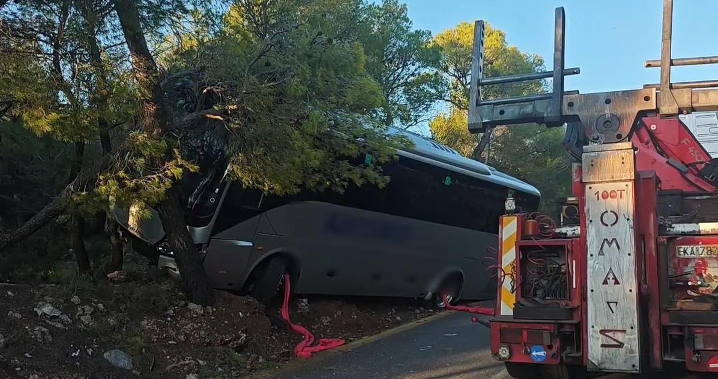 Τροχαίο με λεωφορείο στη λεωφόρο Πάρνηθος – Μετέφερε υπαλλήλους στο καζίνο