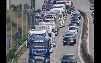 Φορτηγάδες και αγρότες μπλοκάρουν νότια Ιταλία: τιμή ντίζελ ξεπέρασε 2,25€