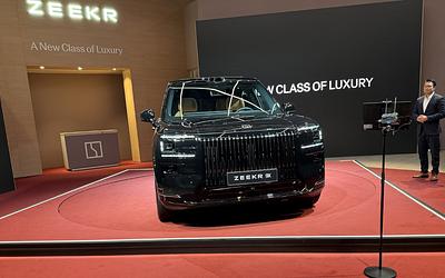 Zeekr 9X: Η κινεζική πολυτέλεια κατακτά το Παρίσι με 897 ίππους