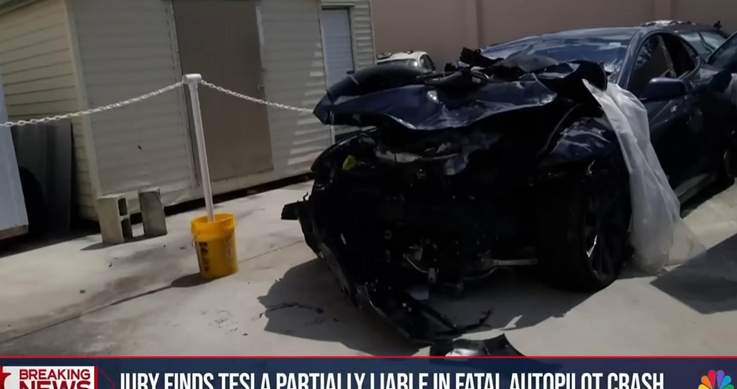 Χάκερ ξεσκέπασε «χαμένα» δεδομένα του Autopilot – Η Tesla θα πληρώσει 243 εκατ. δολάρια για θανατηφόρο δυστύχημα