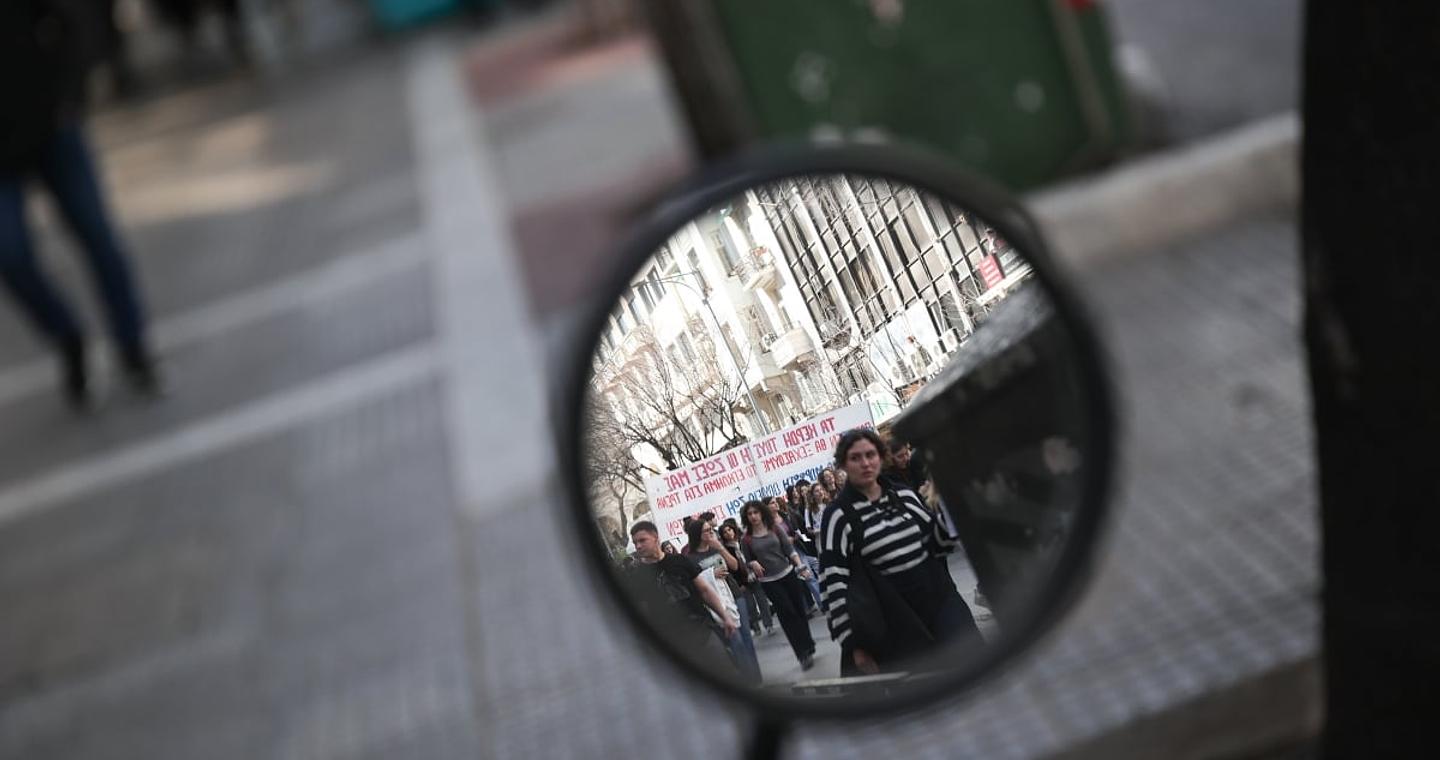 Κύμα διαδηλώσεων στην Ευρώπη: Πώς αξιολογεί η κυβέρνηση τον κίνδυνο «γαλλικού σεναρίου» στην Ελλάδα