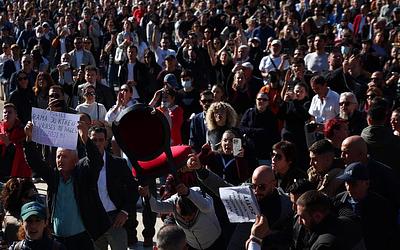Ράμα βάζει καρέκλες για διάλογο – Διαδηλωτές απαντούν με «ΠΑΡΑΙΤΗΘΕΙΤΕ»