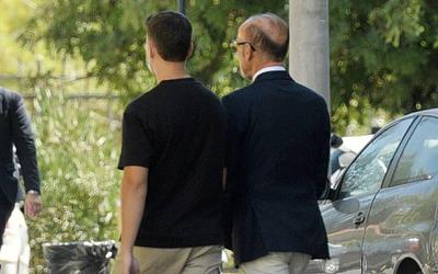 Αποκαλύπτεται τιμολόγιο 29.000 ευρώ: Καταρρέει η άμυνα του γιατρού Μαζωνάκη