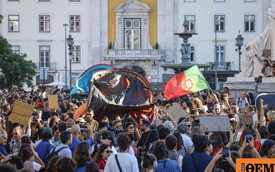 Αστυνομία εκκενώνει πλατείες: Συγκρούσεις και συλλήψεις στη Λισαβόνα