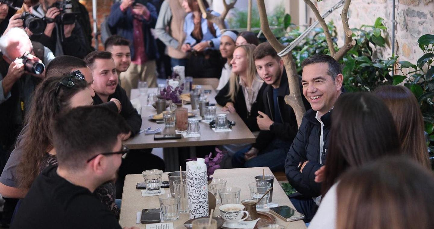 Τσίπρας: Ο καφές πρέπει να φορολογείται στο 13% και το φιλοδώρημα να είναι αφορολόγητο [βίντεο]