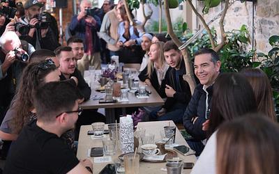 Τσίπρας από τον Βόλο: Καφές στο 13% και αφορολόγητα τα φιλοδωρήματα