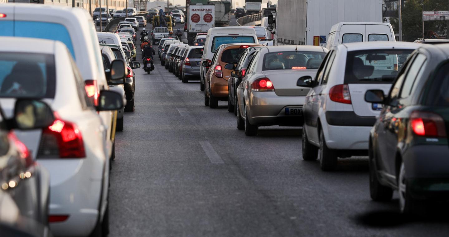 Πρωτομηνιά με κίνηση: Μεγάλες καθυστερήσεις στον Κηφισό, προβλήματα και στην Αττική Οδό