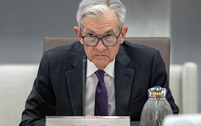 Fed: Γιατί η απόφαση για τα επιτόκια «άναψε» φωτιές στην Ουάσιγκτον;