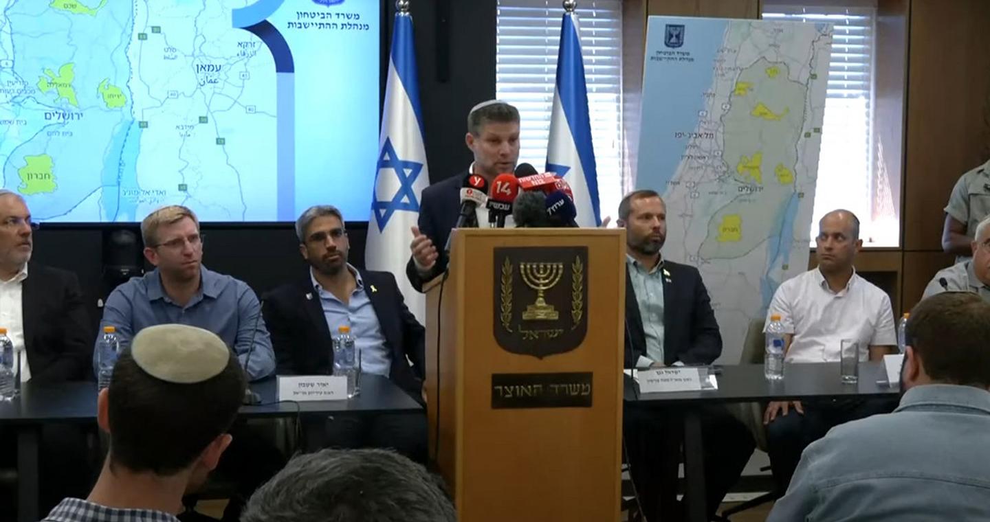 Ο υπουργός Οικονομικών του Ισραήλ σχεδιάζει τους χάρτες προσάρτησης της Δυτικής Όχθης – Ποιες περιοχές εξαιρούνται από το σχέδιο