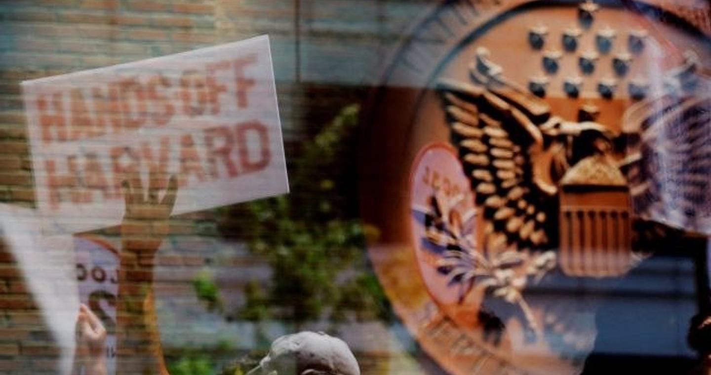 Χάρβαρντ: Δικαστήριο ακυρώνει το πάγωμα των χρηματοδοτήσεων που αποφάσισε ο Τραμπ