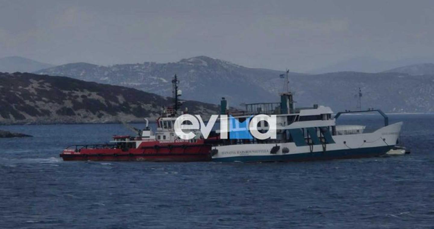 Nέα Στύρα: Σε εξέλιξη η επιχείρηση αποκόλλησης του φέρι μποτ
