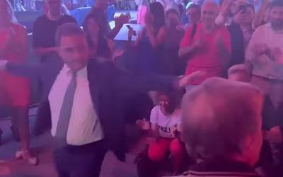 Ζεϊμπέκικο στο Ζάππειο: Ο Τσουκαλάς «έκλεψε» την παράσταση στα γενέθλια του ΠΑΣΟΚ!